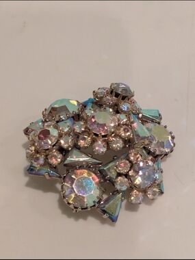 Vintage Unsigned Aurora Borealis Brooch, Amazing Design!